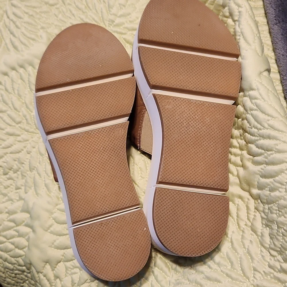 MIZ MOOZ New York City Pollock leather slip on platform sandals.